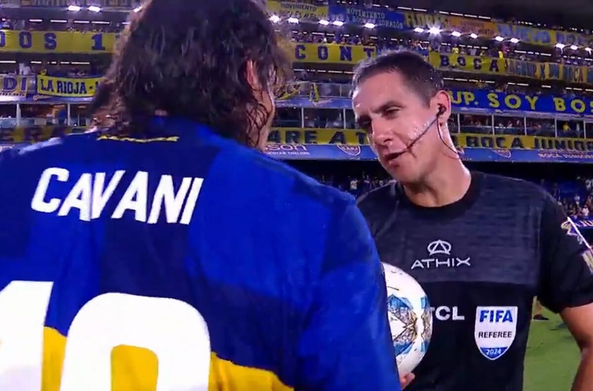 VIDEO | El día que el árbitro del Chile vs Paraguay le pidió la camiseta a Cavani en La Bombonera