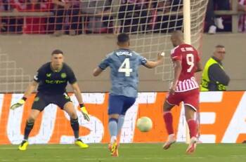 VIDEO | Dibu Martínez se queda con las manos vacías: eliminado en semis de Conference League