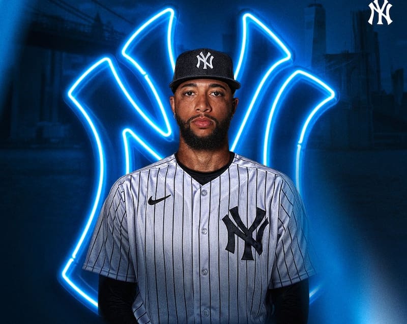 La presentación oficial de los Yankees mostró al jugador con barba. Una novedad.