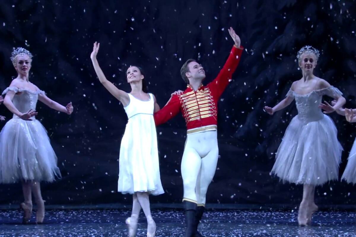 El clásico del ballet trae de vuelta la magia de la Navidad a los teatros chilenos.