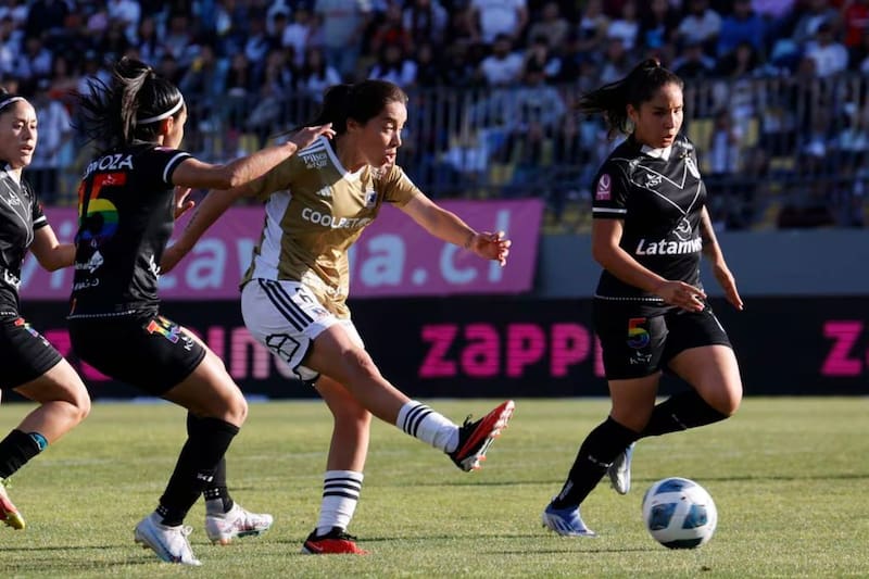 Este fin de semana, Colo Colo y Santiago Morning disputarán una nueva edición del partido más tradicional del fútbol femenino de Chile. ¿Será lo mismo tras el desmantelamiento de las Bohemias? Foto: Agencia Aton.