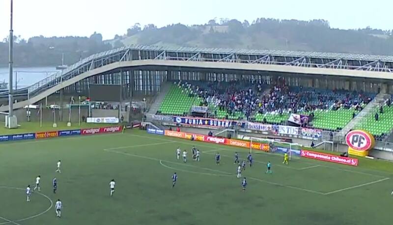El Clásico bajo la lluvia en el Estadio Chinquihue.