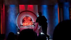 Fue un humorista que triunfó en TV e hizo reír a todo Chile, hoy vive lejos de la pantalla dirigiendo una obra de teatro