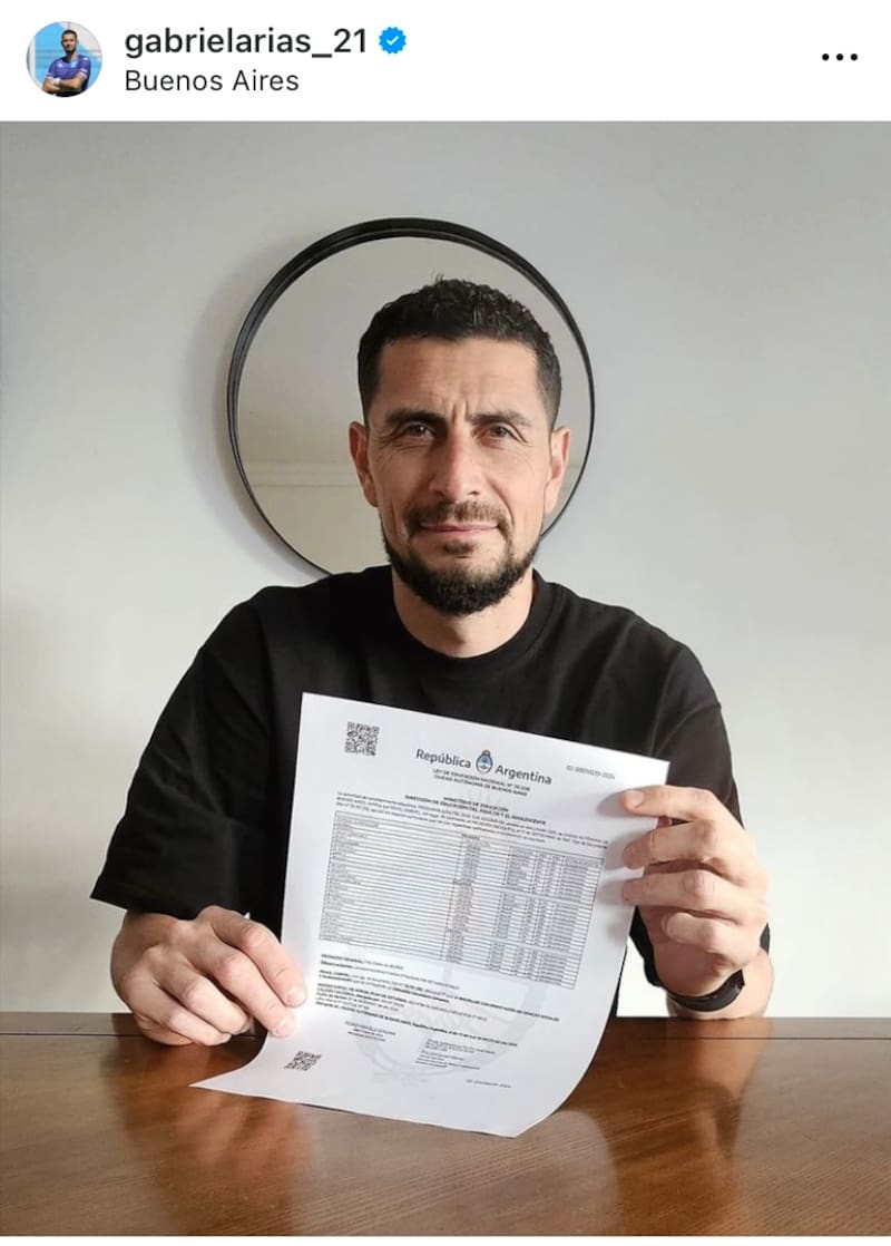 El diploma de enseñanza media de Gabriel Arias.