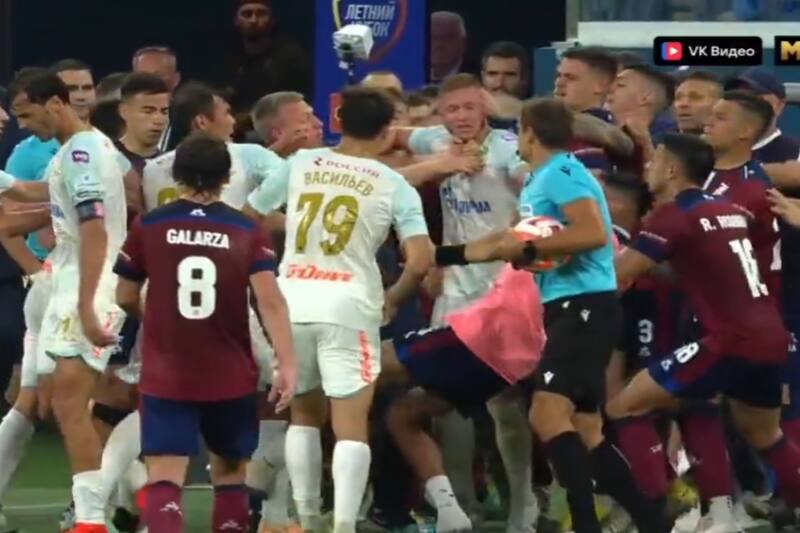 con un violento enfrentamiento entre jugadores de ambos equipos.