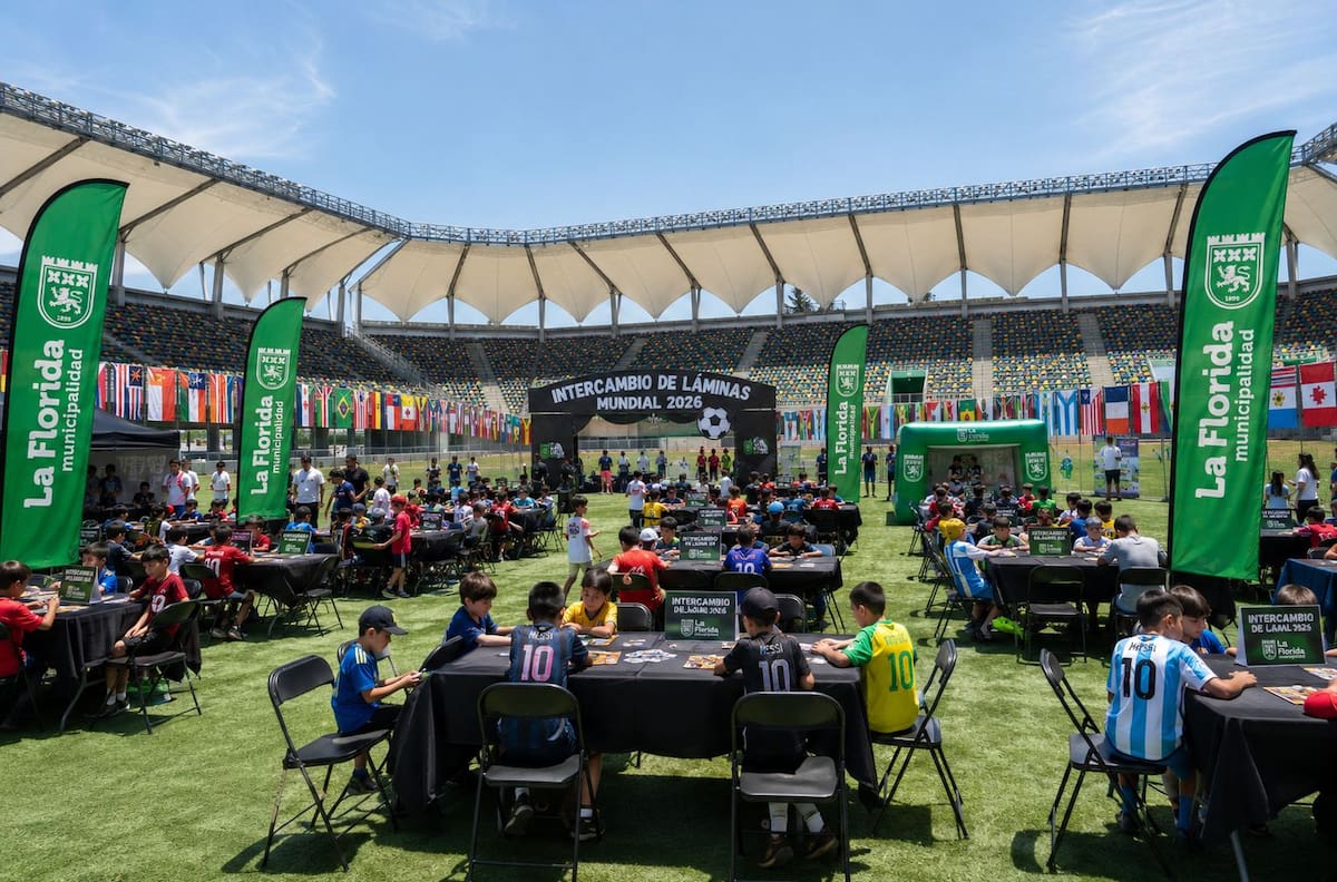 Estadio del fútbol chileno organizará masiva “cambiatón” de láminas del álbum del Mundial