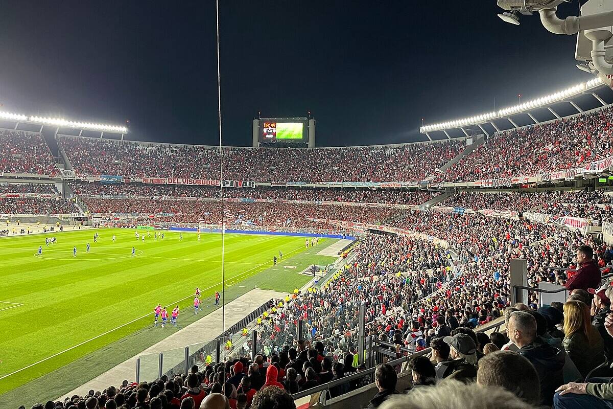 El Estadio Monumental de River no recibiría hinchas albos.