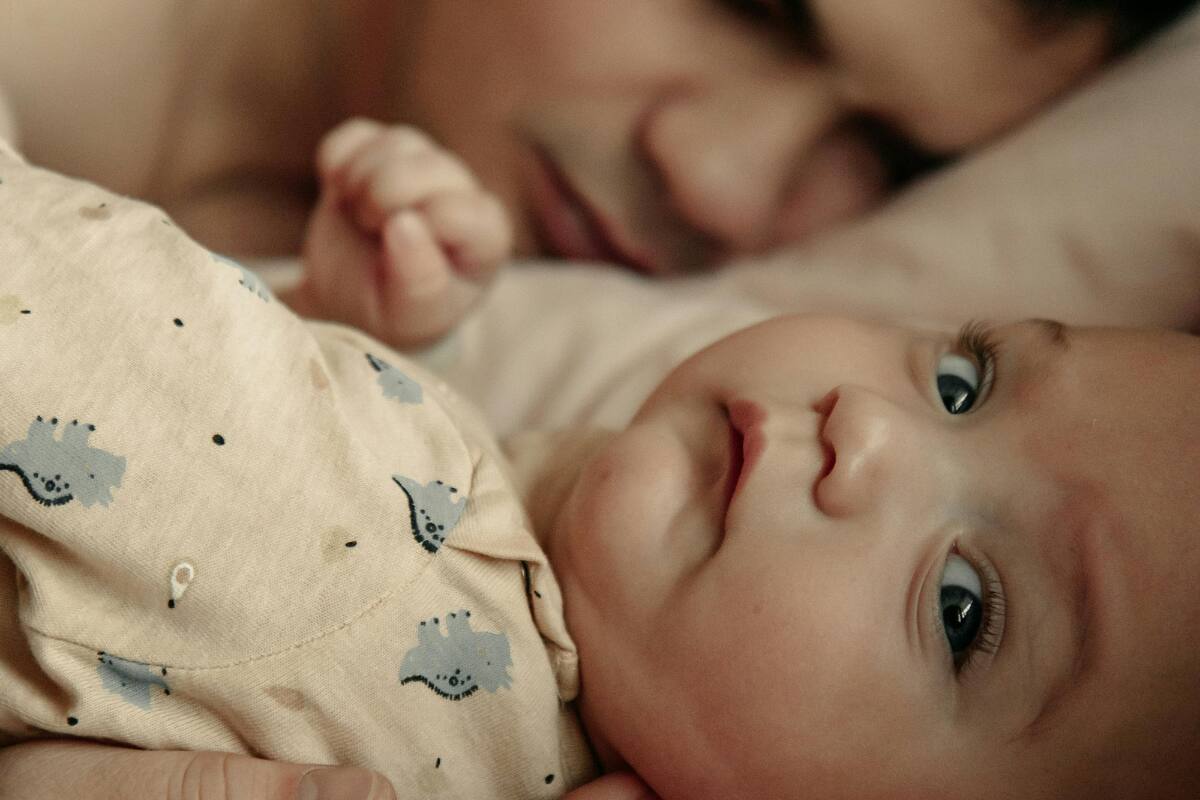 se encuentra actualmente concentrado en los cuidados de la recién nacida. Créditos: Pexels, Tatiana Kos.