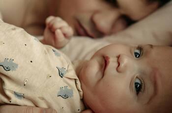 Fue un chico reality que pololeó con varias famosas chilenas, hoy vive lejos de la fama, casado y con una hija recién nacida