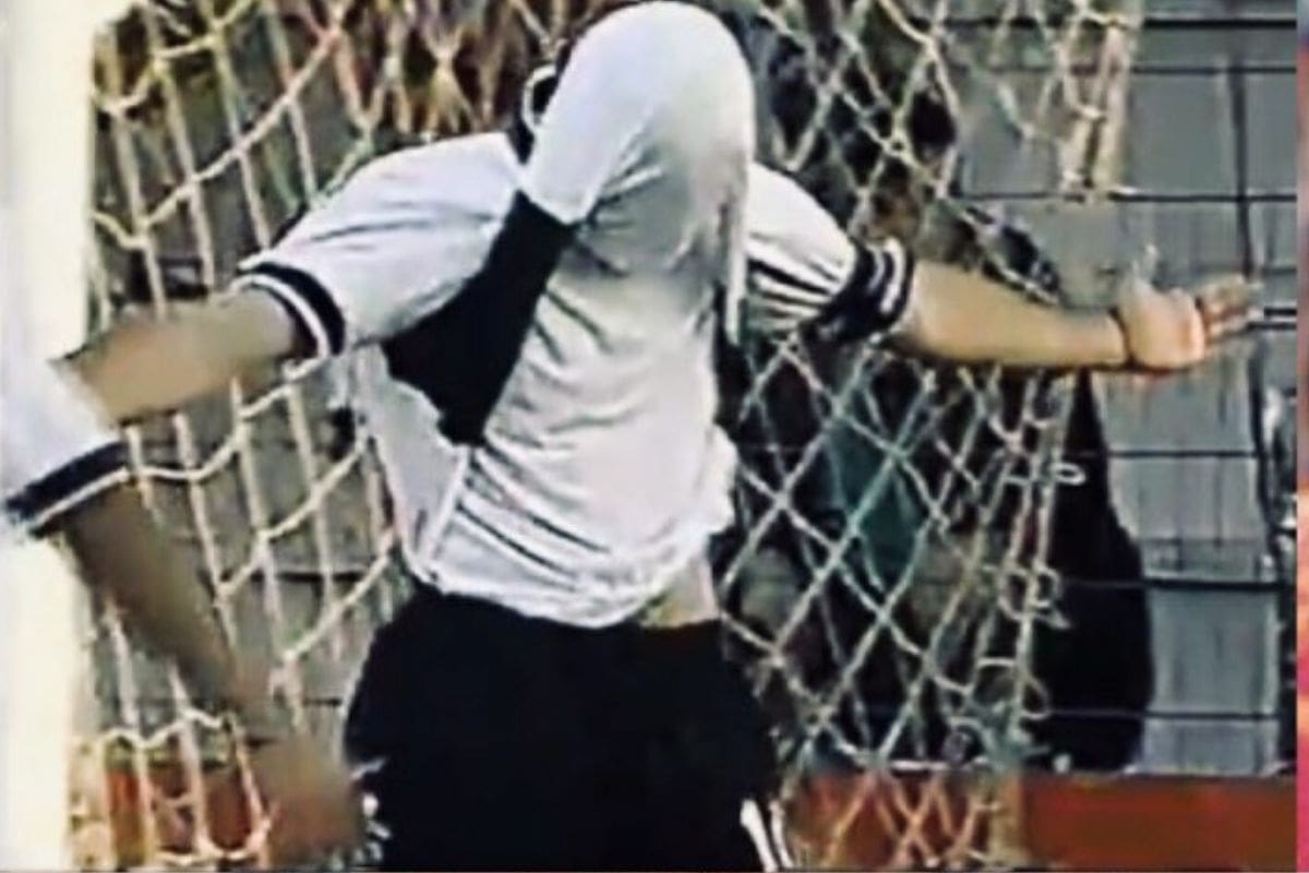 El Coto marcó un tanto que terminó siendo clave para el descenso de Unión Española. Se tapó la cara tras anotar.