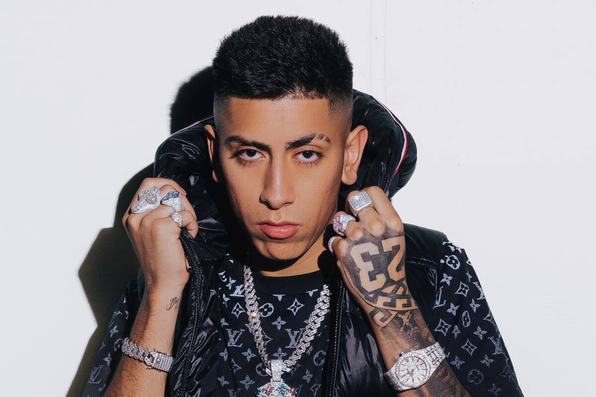 estrenó canción junto a Fuego