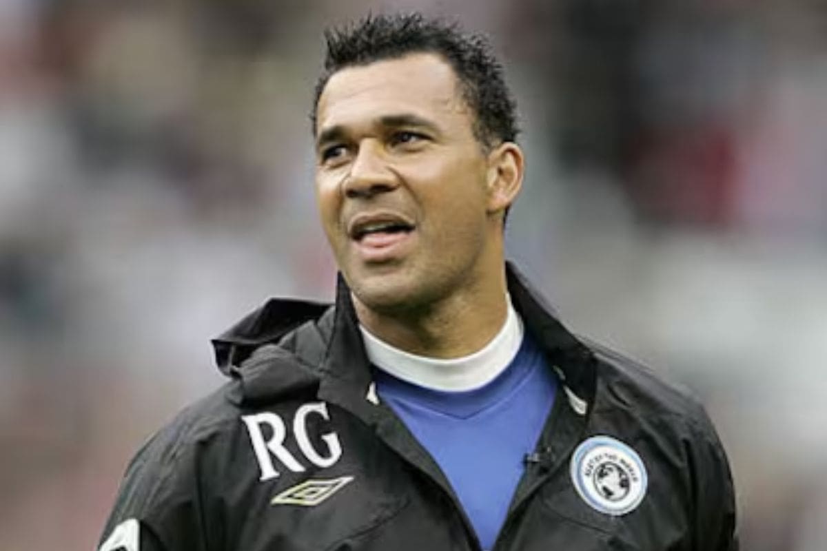 Fue entrenador de Sebastián Pardo en Feyenoord.