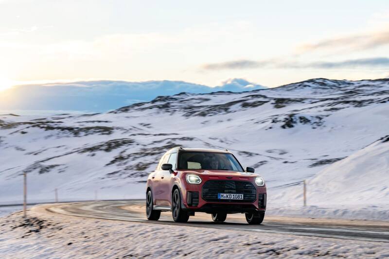 Islandia y su nieve fue el escenario de su primera prueba de manejo