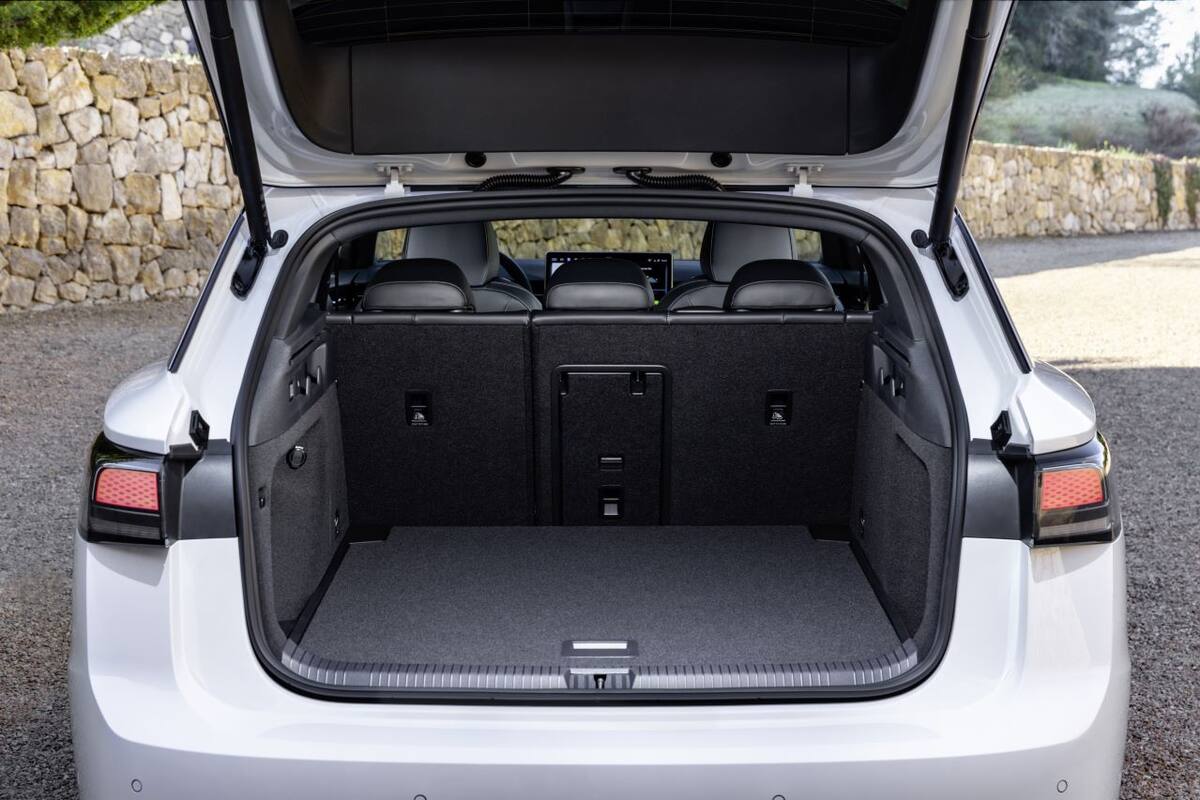 Este auto familiar destaca por su gran capacidad de carga, ideal para viajes largos