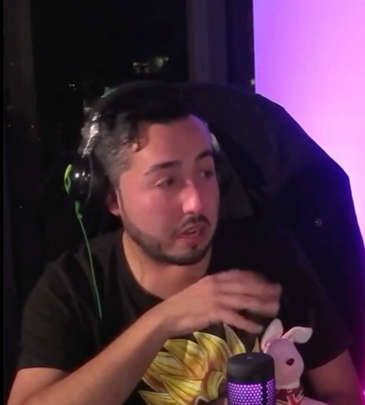 El poeta reveló regalías de la producción de Canal 13