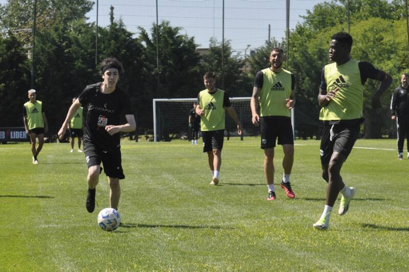fue convocado por el Ogro Fabbiani para el duelo de Deportivo Riestra ante Vélez Sarsfield. (Foto: @PrensaRiestra)