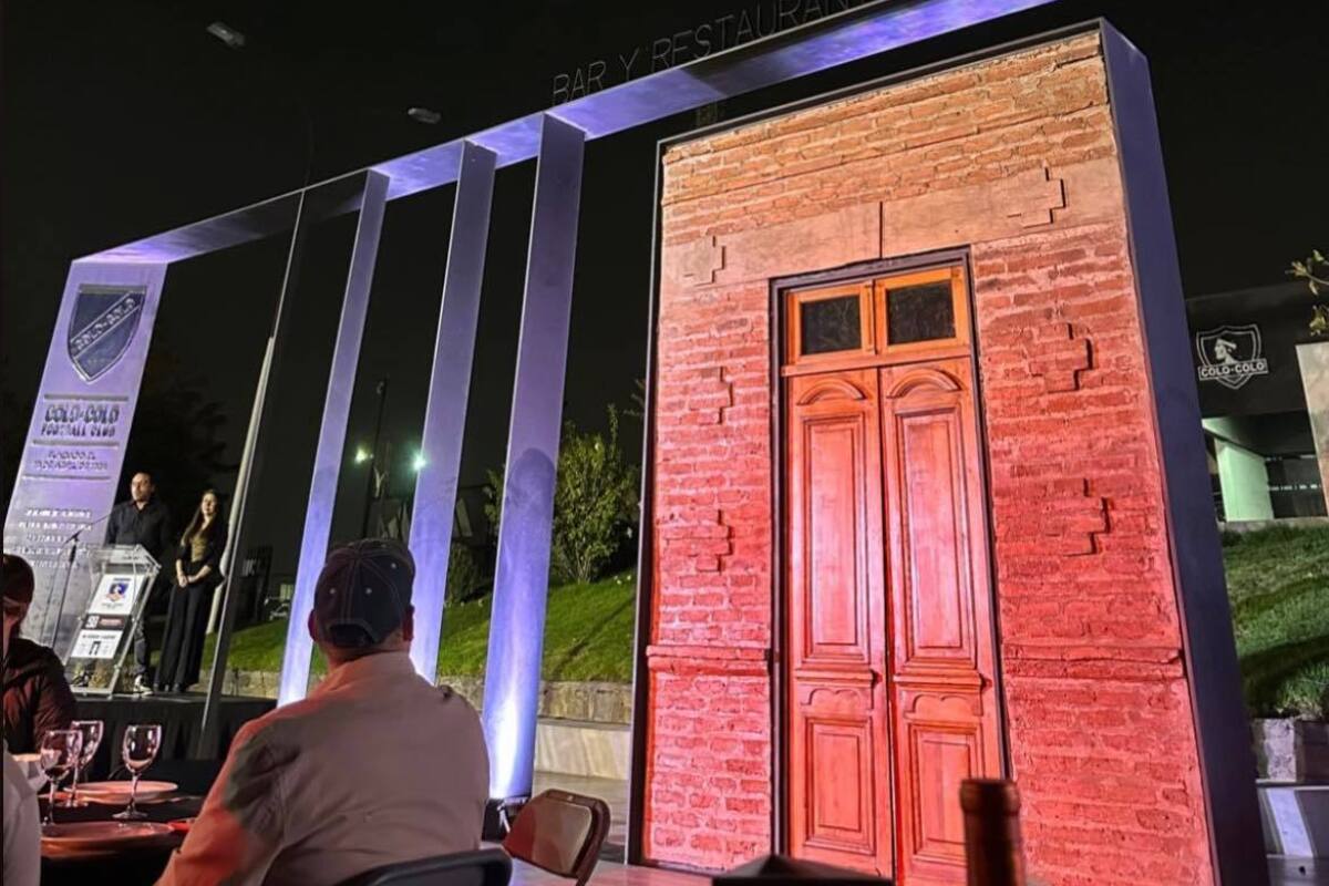 Fachada histórica de "El Quitapenas" en el Estadio Monumental.