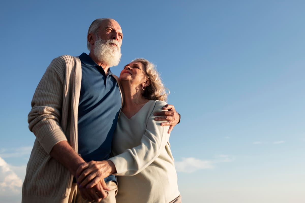 vela por el envejecimiento activo y los derechos de la tercera edad.