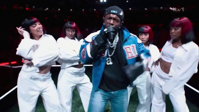 "Quiero cantar su canción favorita, pero saben que les encanta demandar", dijo en medio de su show para luego interpretar "Not Like Us".