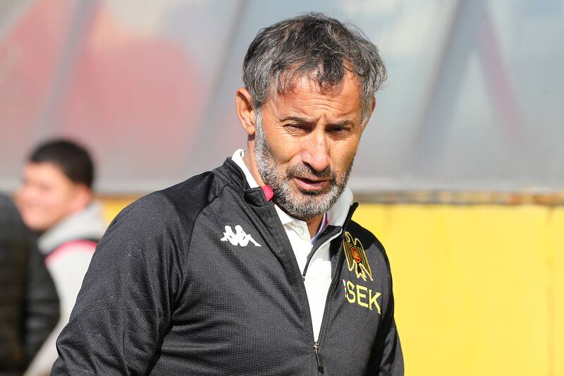 confirmó las molestias físicas de Emiliano Vecchio y que hay una oferta formal por Bryan Carvallo.