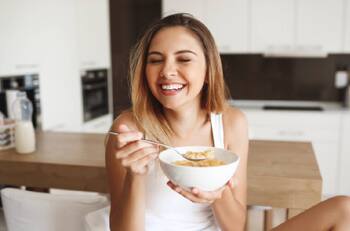 El truco para que el arroz tenga la mitad de las calorías y puedas comer sin culpa