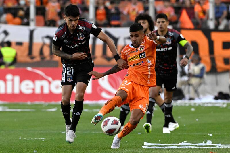 El último duelo entre Cobreloa y Colo Colo en Calama fue el año pasado por semifinales de Copa Chile, donde igualaron 2-2. (Foto: Aton)
