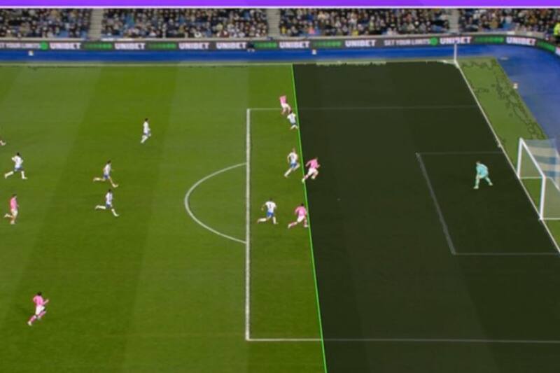 anuló un gol del Southampton ante Brighton de forma polémica (el jugador offside no participó directamente de la jugada).