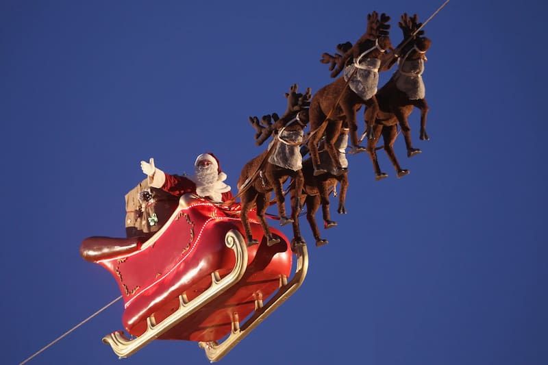 El Viejito Pascuero ya se encuentra alistando sus renos y su trineo para llevar la magia de la Navidad a todo el mundo.