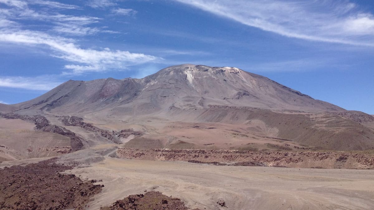Otro volcán chileno está en observación por estado de inestabilidad: Senapred no descarta explosiones menores