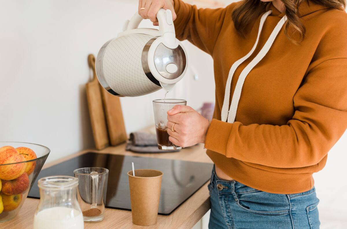 Ni limón ni bicarbonato: Este es el truco definitivo para quitar todo el sarro de tu hervidor