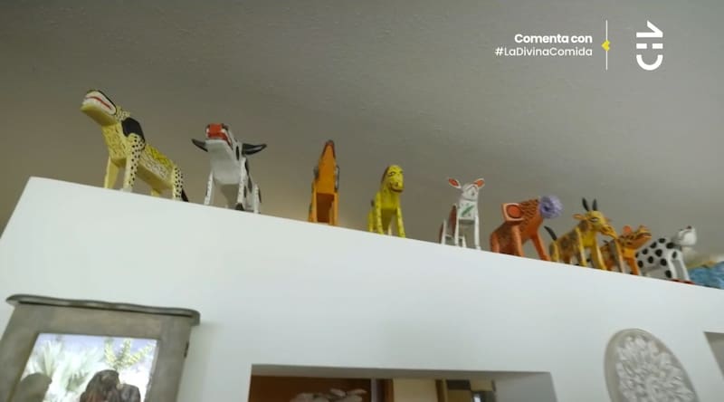 Las figuras de varias animales que se asoman en la casa