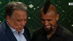 VIDEO | Momento único en la discusión Arturo Vidal vs Elías Figueroa: “Es un honor darle un premio al mejor de la historia”