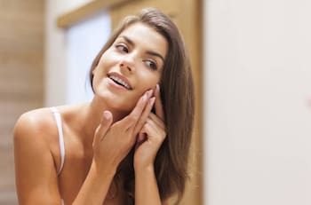 Elimina el vello facial con estos tratamientos naturales