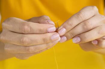 Quita lo amarillo de las uñas con estos dos ingredientes accesibles y baratos