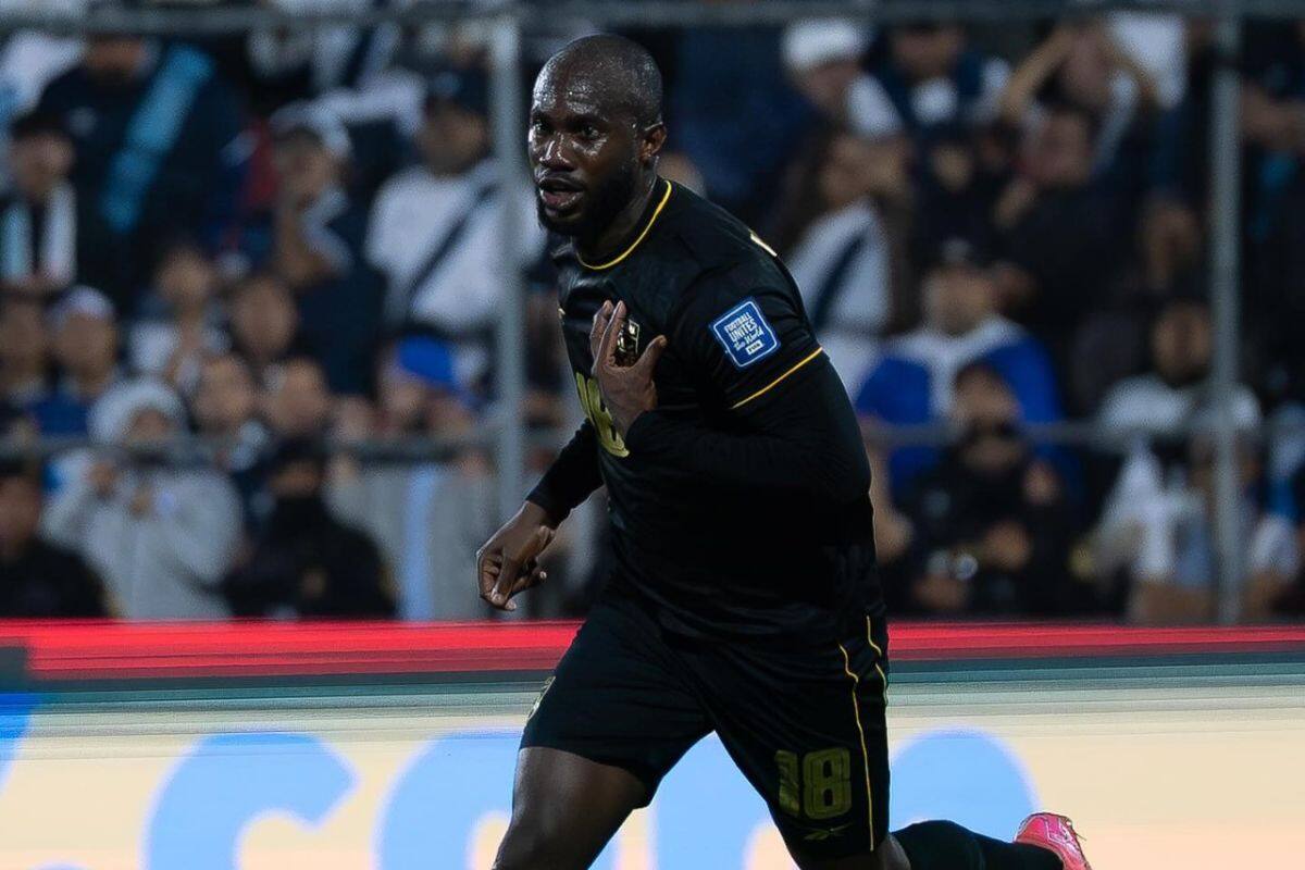 Cecilio Waterman con la tricota de Panamá.