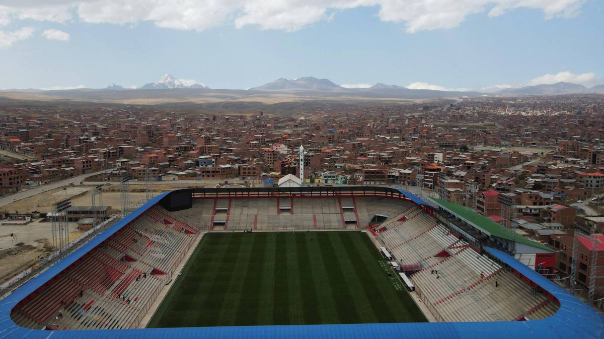 Estadio El Alto en Bolivia. EFE