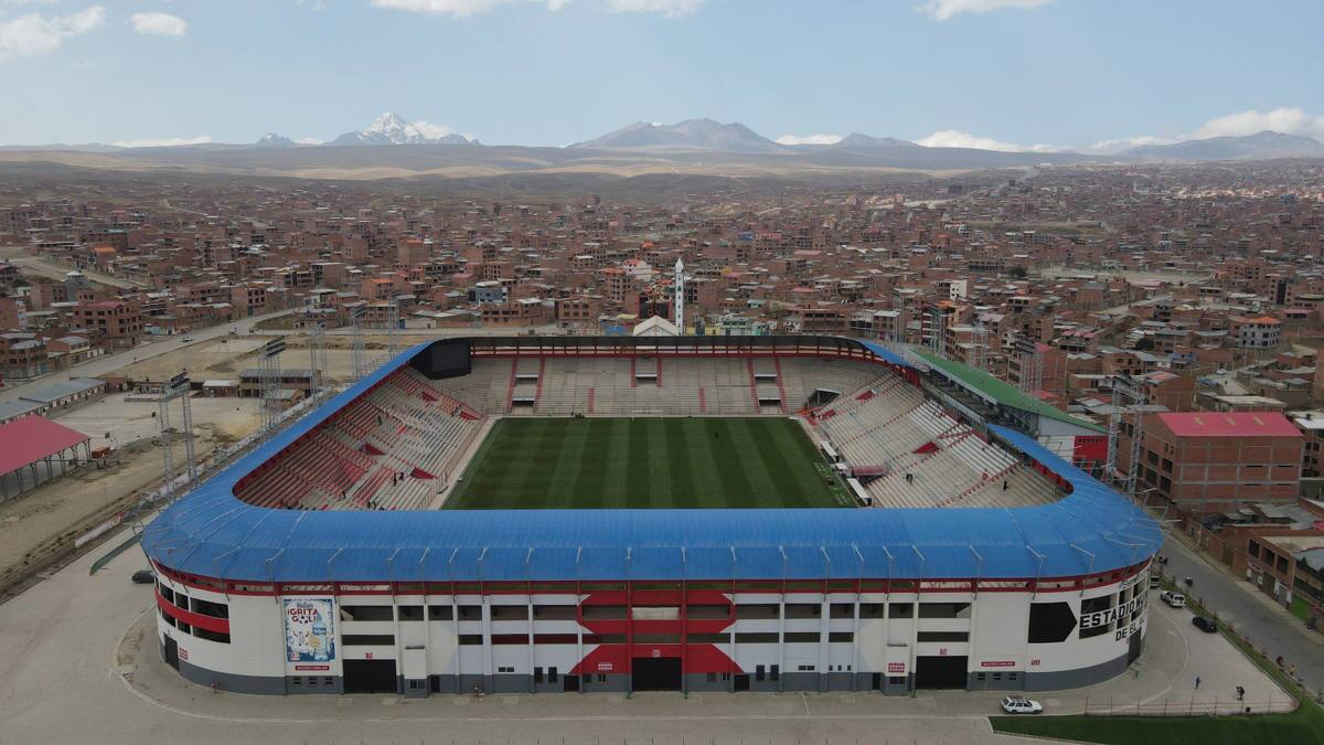 Estadio El Alto en Bolivia . EFE