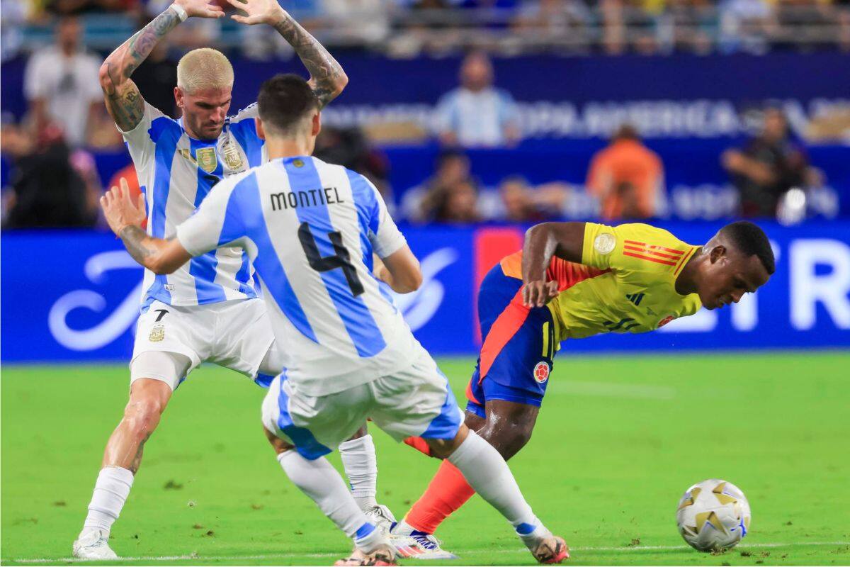 Colombia y Argentina se miden en Barranquilla. EFE