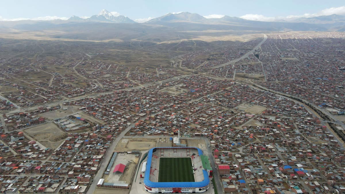 Estadio El Alto en Bolivia. EFE