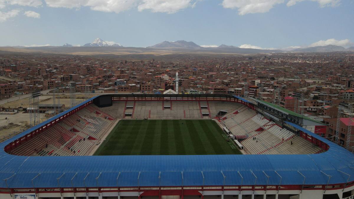 Estadio El Alto en Bolivia . EFE