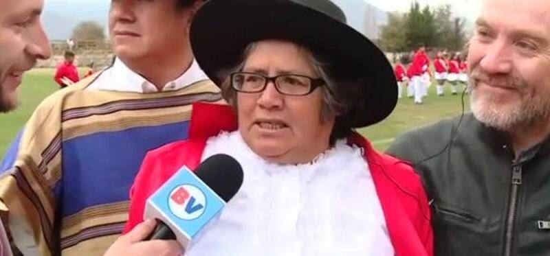 La personalidad de internet celebró con autoridades su fonda para el 18 de septiembre.