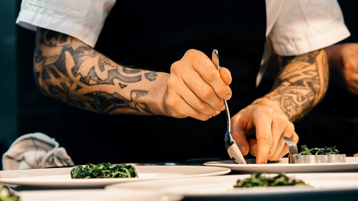Es hija de uno de los chef más famosos de Chile, vivió en Australia, pero regresó al país para estar con su familia y su novio inglés