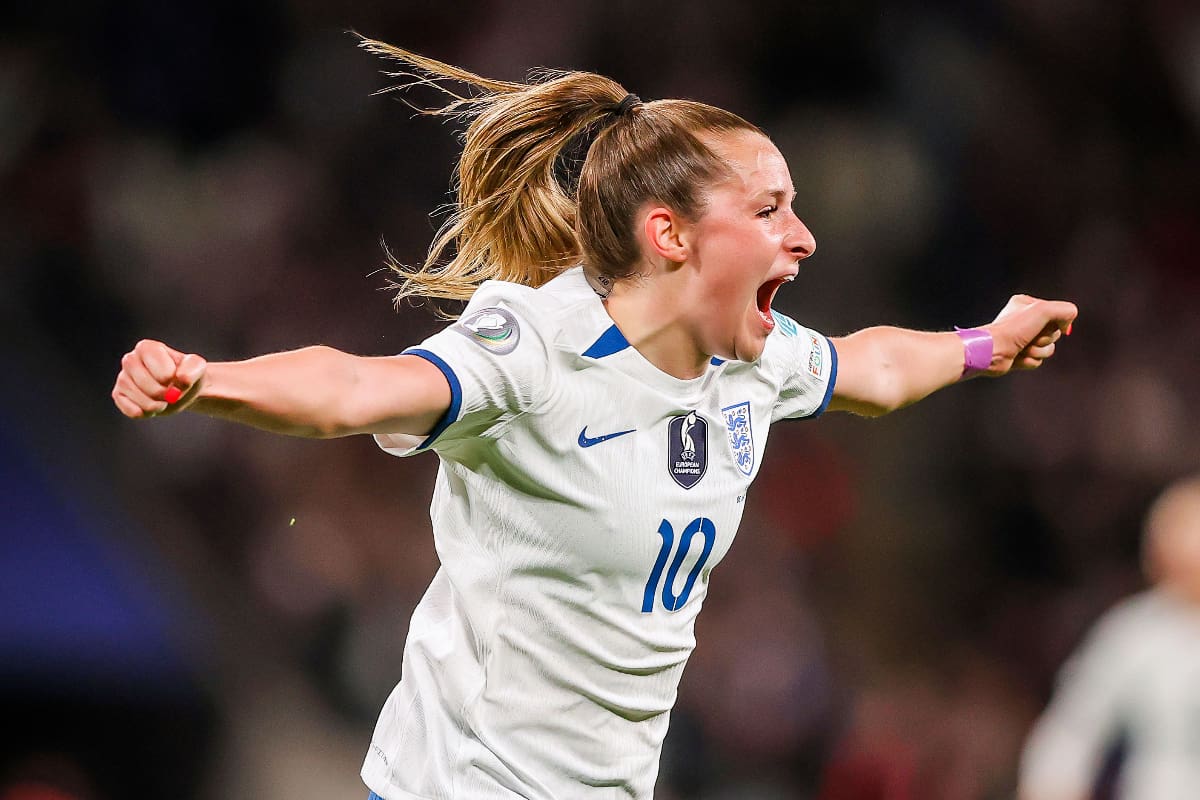 La delantera del Manchester United Ella Toone se transformó en la primera mujer en marcar un gol en una Finalissima Femenina.