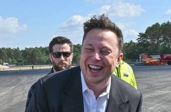 Elon Musk confirma que se implantó primer chip cerebral a una persona