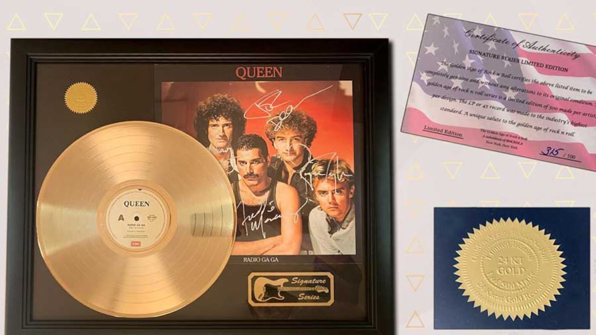 De un libreto de "El Padrino" a un vinilo firmado por Elvis Presley: remates online para fanáticos de la música y cultura pop