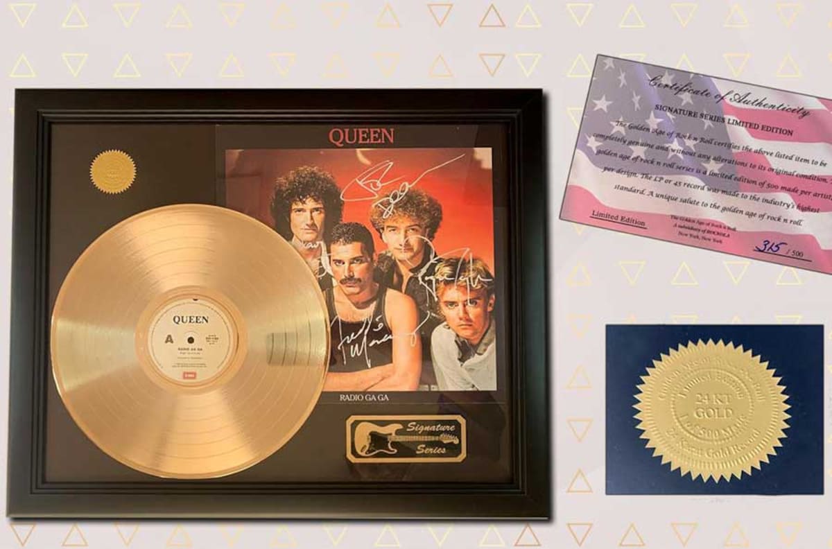 De un libreto de "El Padrino" a un vinilo firmado por Elvis Presley: remates online para fanáticos de la música y cultura pop