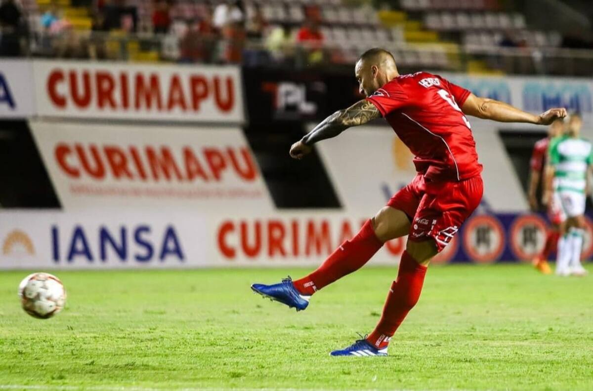 Llegó como goleador letal al fútbol chileno y duró apenas un semestre: le rescindieron contrato