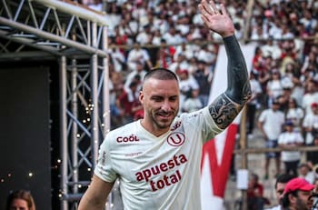 El recordado Emanuel Herrera vuelve al fútbol chileno: este será el nuevo equipo del goleador