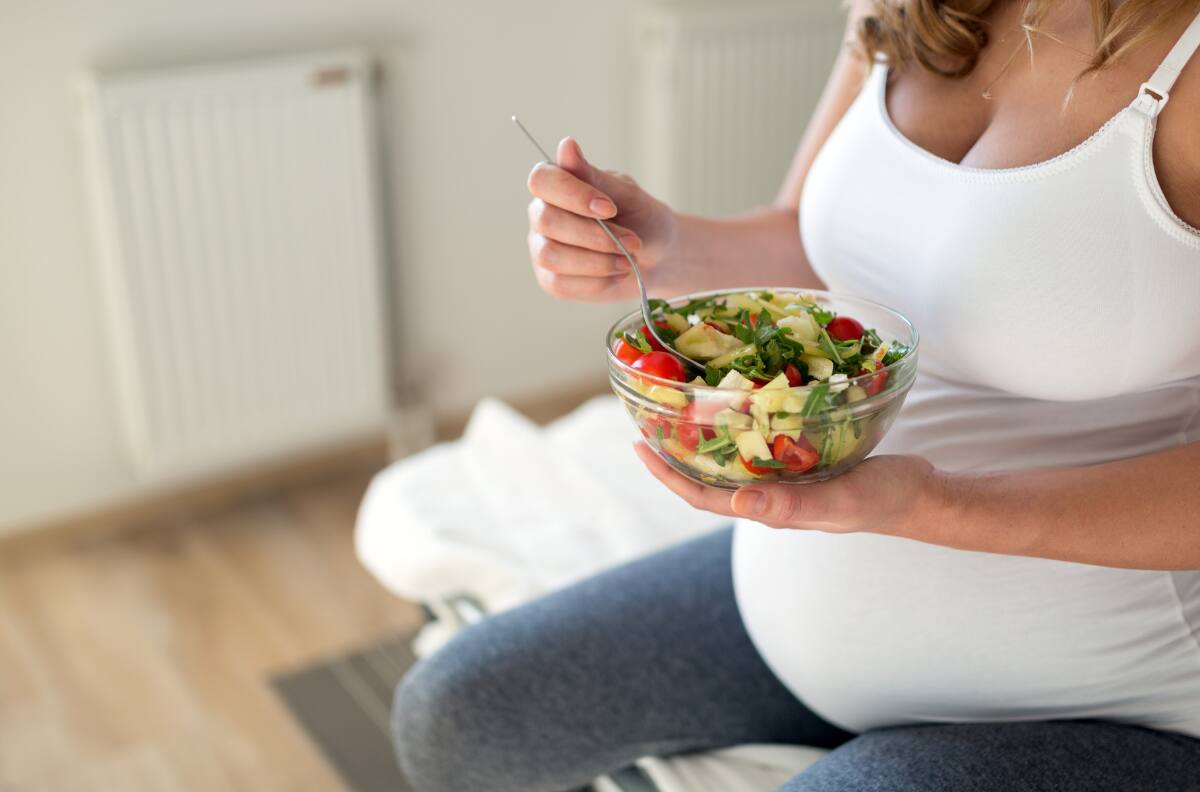 Estos son los alimentos que NO se deben consumir durante el embarazo