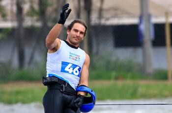 ¡Con esquís prestados! Así fue el salto que le dio la medalla de oro a Emile Ritter en Santiago 2023